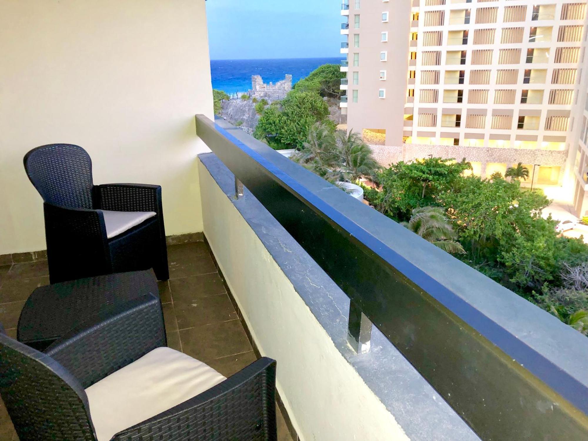 Condo In Ocean Front Resort Канкун Номер фото