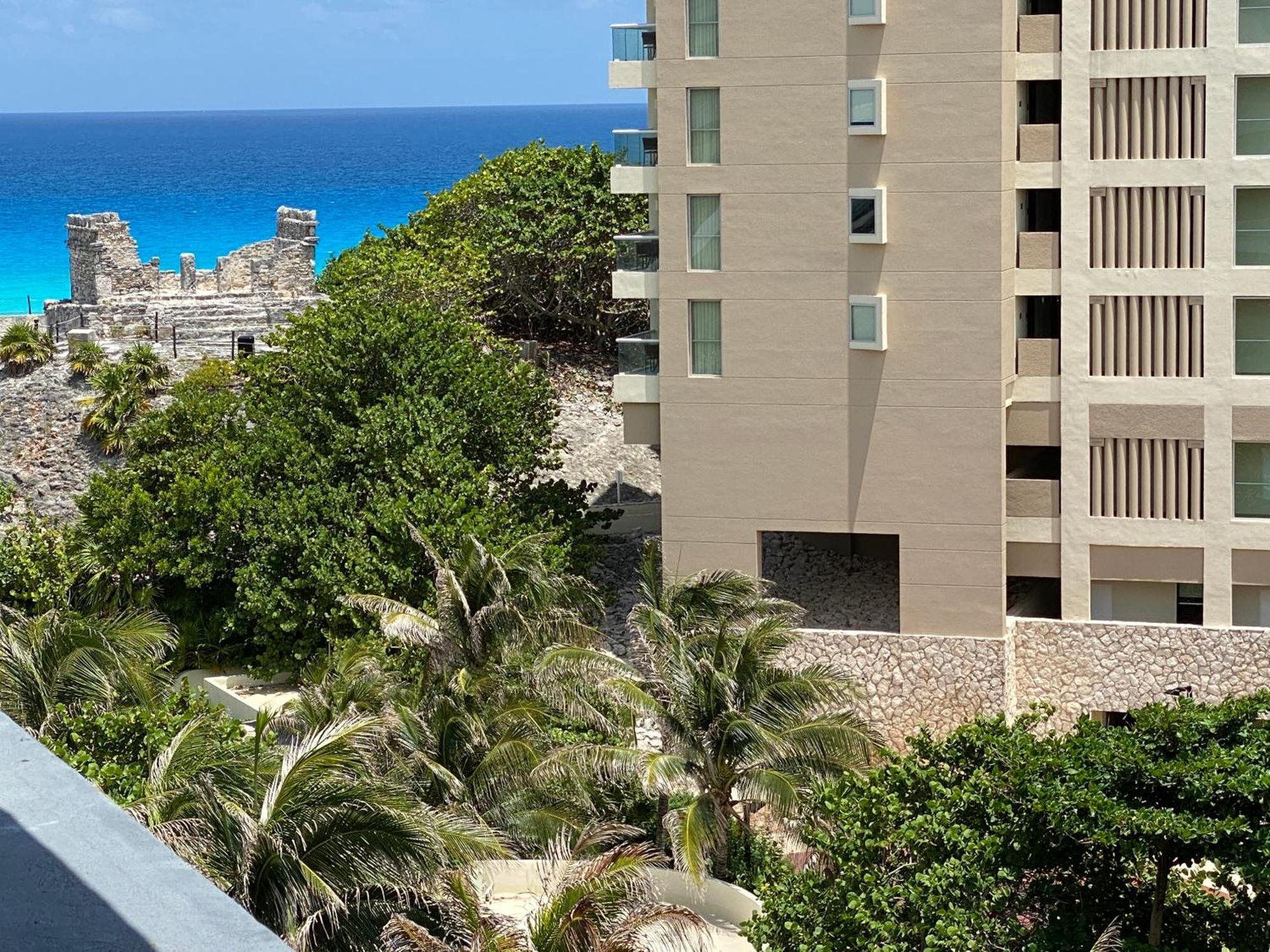 Condo In Ocean Front Resort Канкун Номер фото