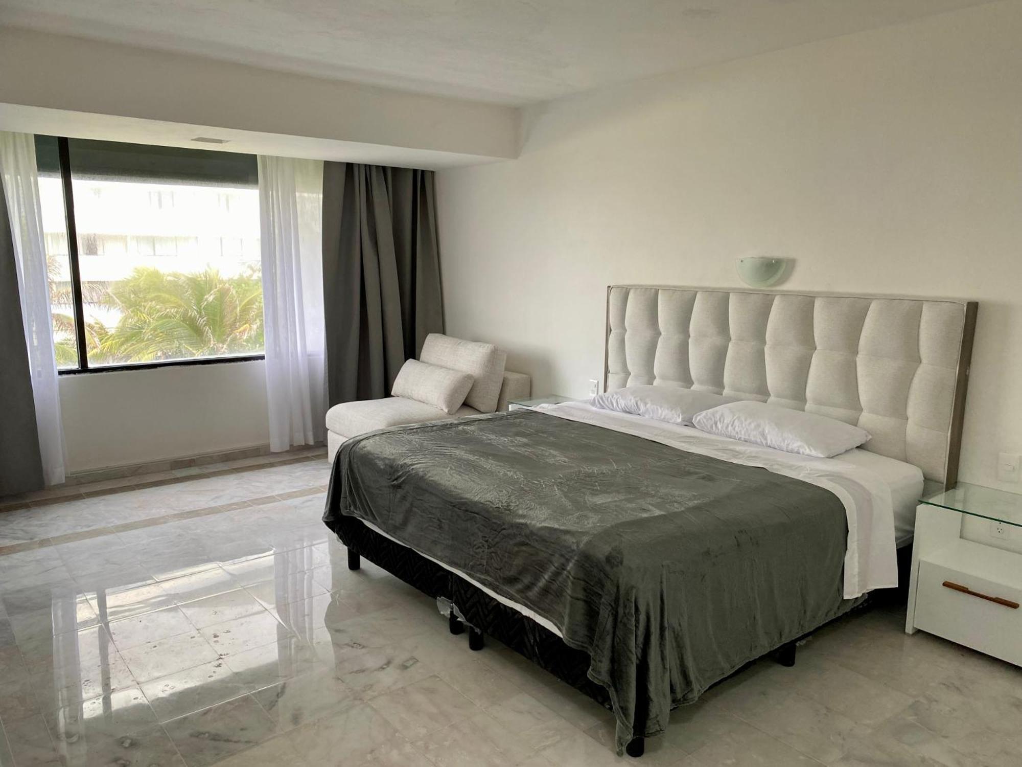 Condo In Ocean Front Resort Канкун Номер фото