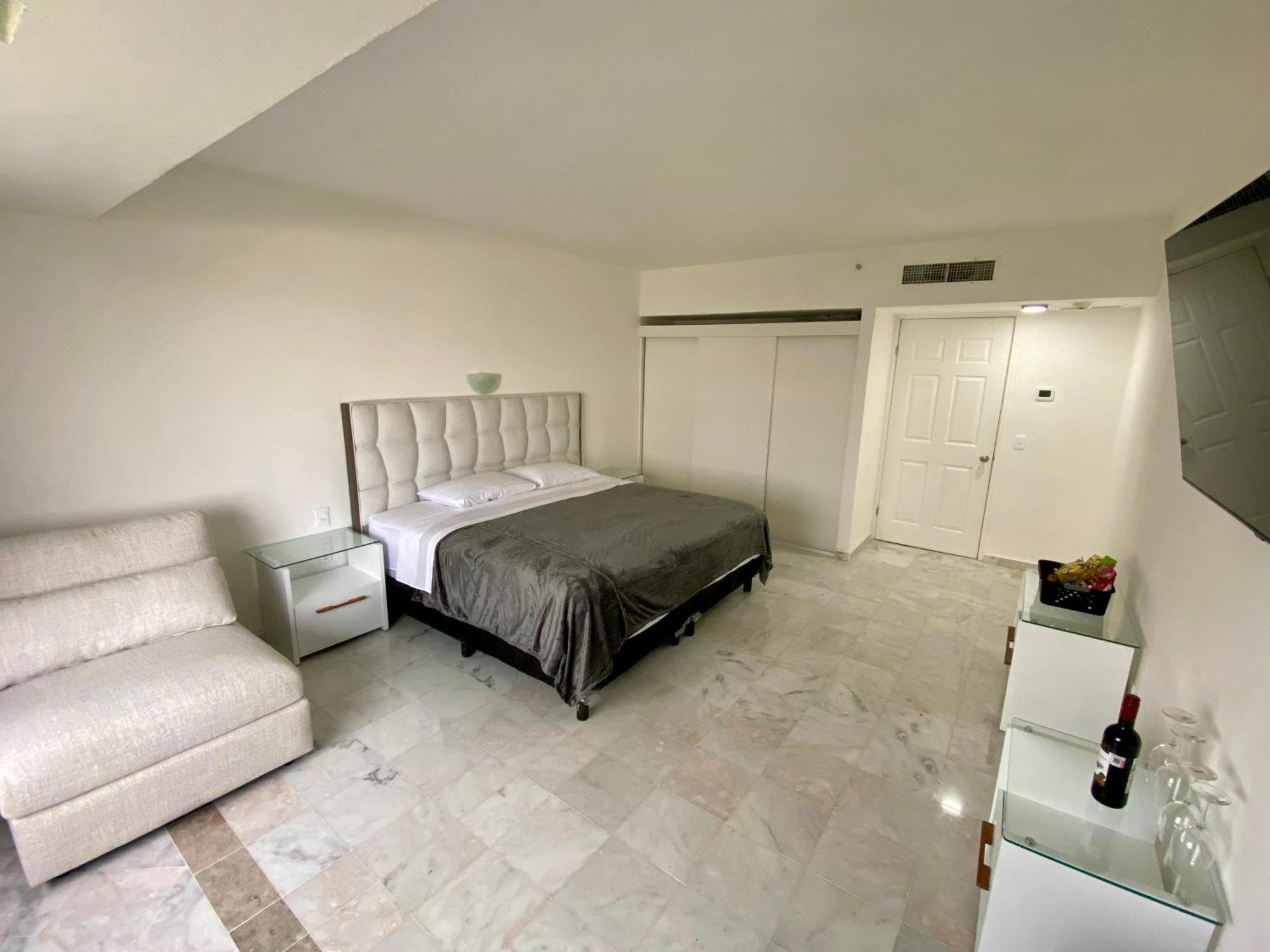 Condo In Ocean Front Resort Канкун Номер фото