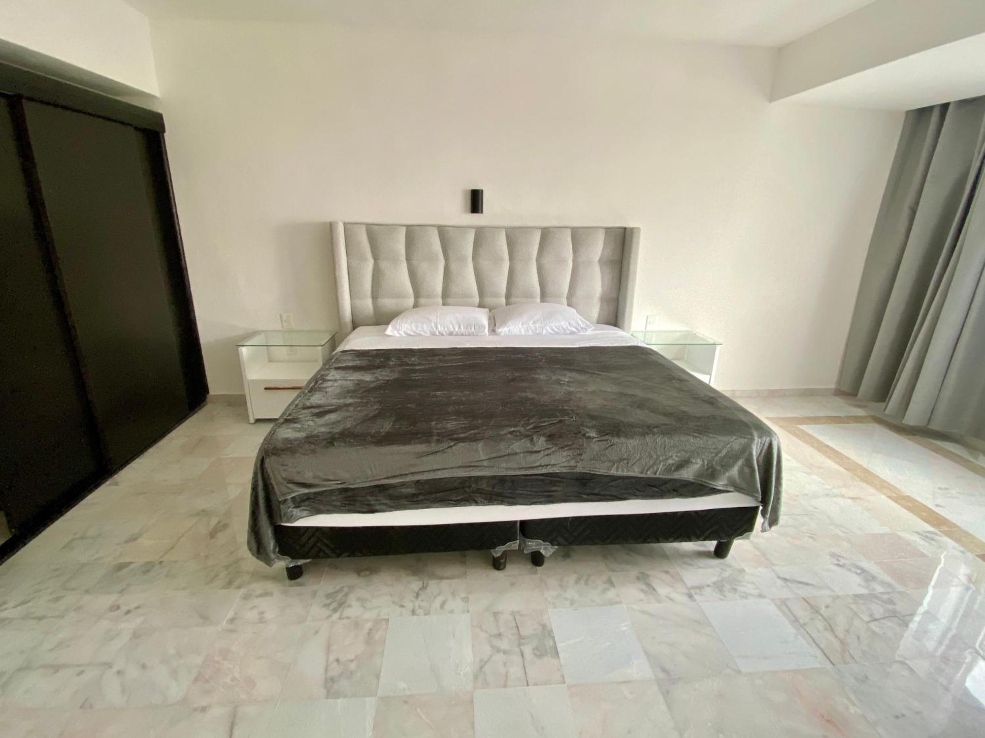Condo In Ocean Front Resort Канкун Номер фото