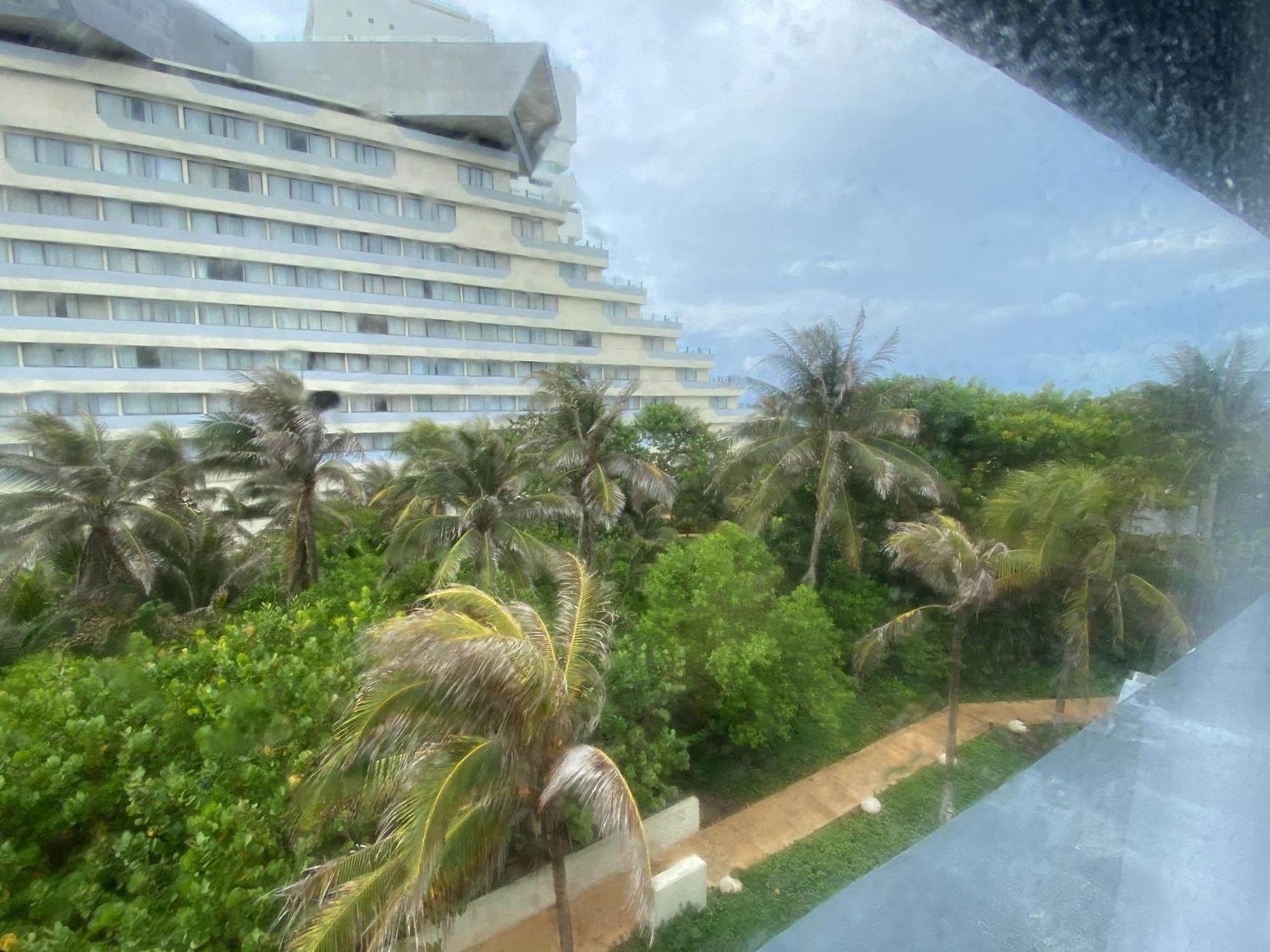 Condo In Ocean Front Resort Канкун Номер фото